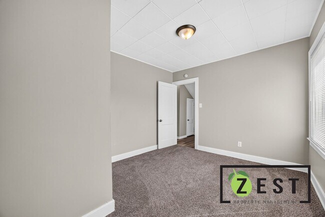 Building Photo - 15494 Bringard Dr