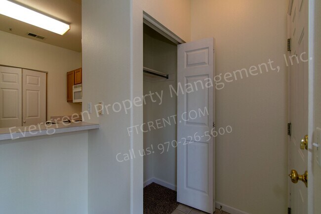 Building Photo - 1 Bedroom Apartment in Rockbridge! Parking...