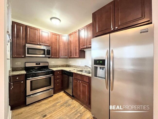 Building Photo - 1 bedroom in CHICAGO IL 60625