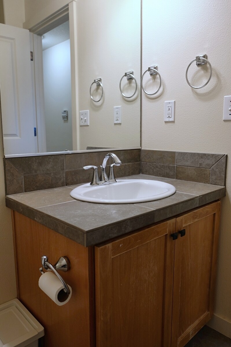 Building Photo - 618 NE Garswood Ln