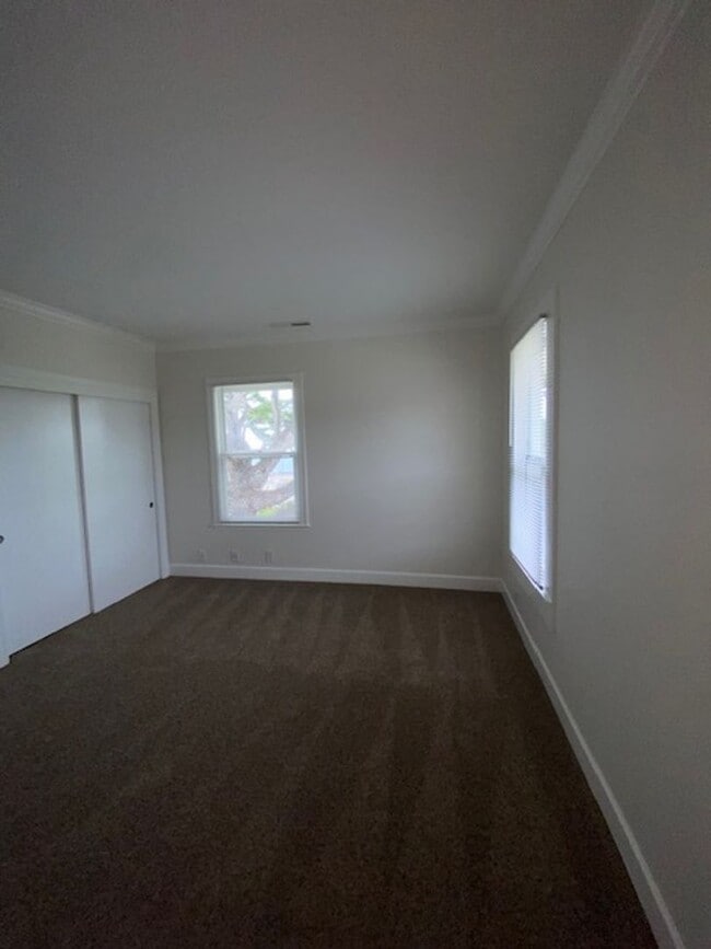 Building Photo - Laine Hill Condominiums