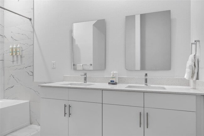 Building Photo - 395 Famagusta Dr