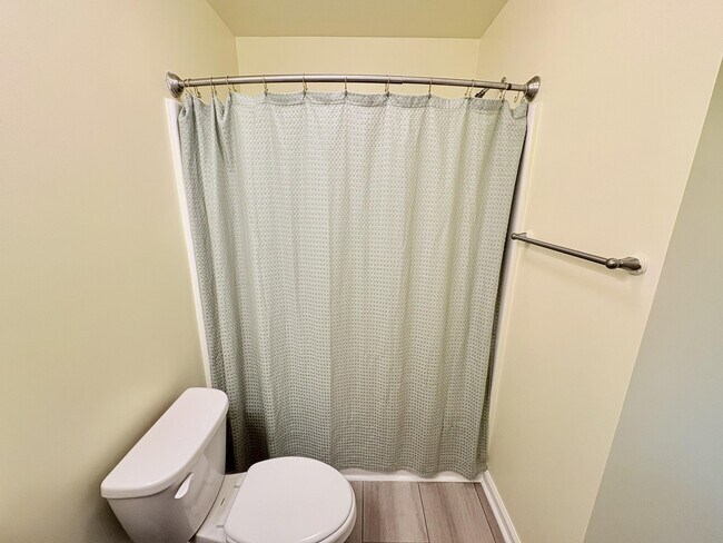 Building Photo - 456 Sullivan Loop Rd