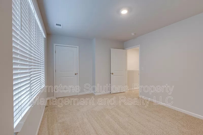 Building Photo - 608 Clifford Heights