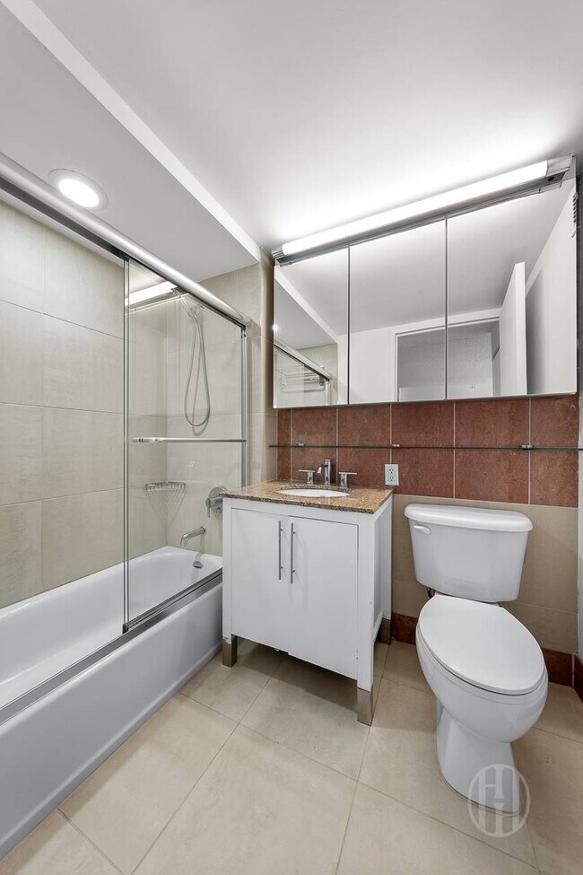 Building Photo - 555 W 23rd St