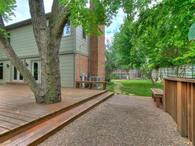 Building Photo - 1201 Glenbrook Dr