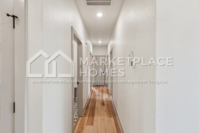 Building Photo - 1000 Clayton Rd