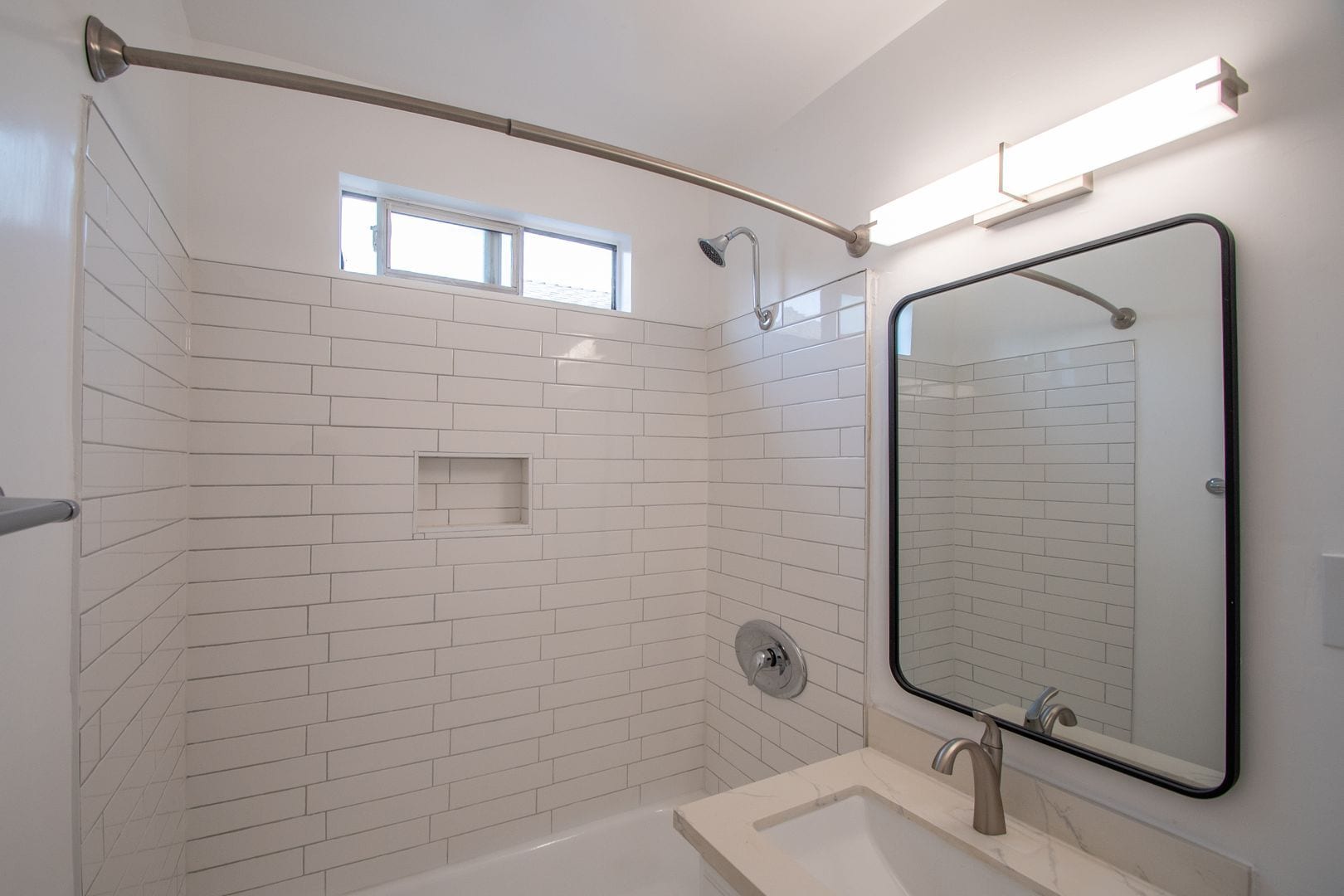 Building Photo - 4565 Hazeltine Ave