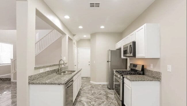 Building Photo - 6388 Rubylyn Ave