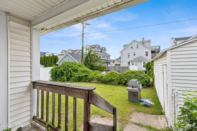 Building Photo - 113 12th Ave