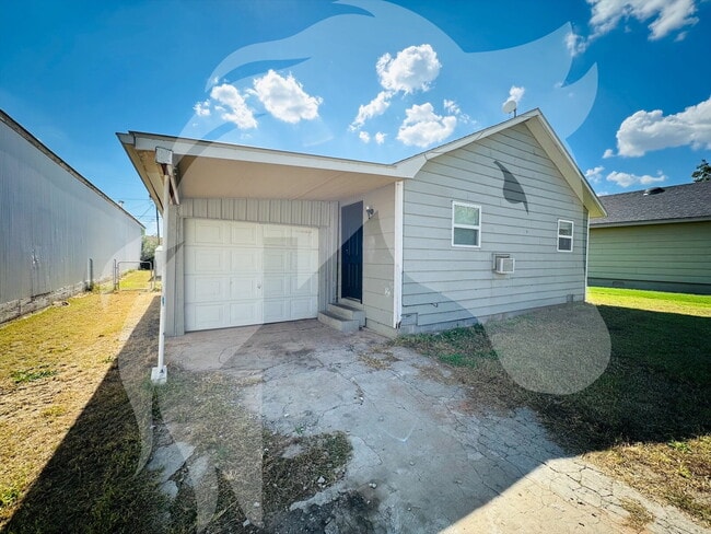 Primary Photo - "Charming 2-Bedroom Home in Woodward – You...