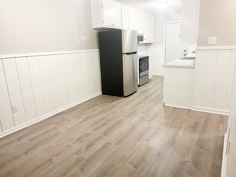 Building Photo - 6148 Pineneedle Dr SW