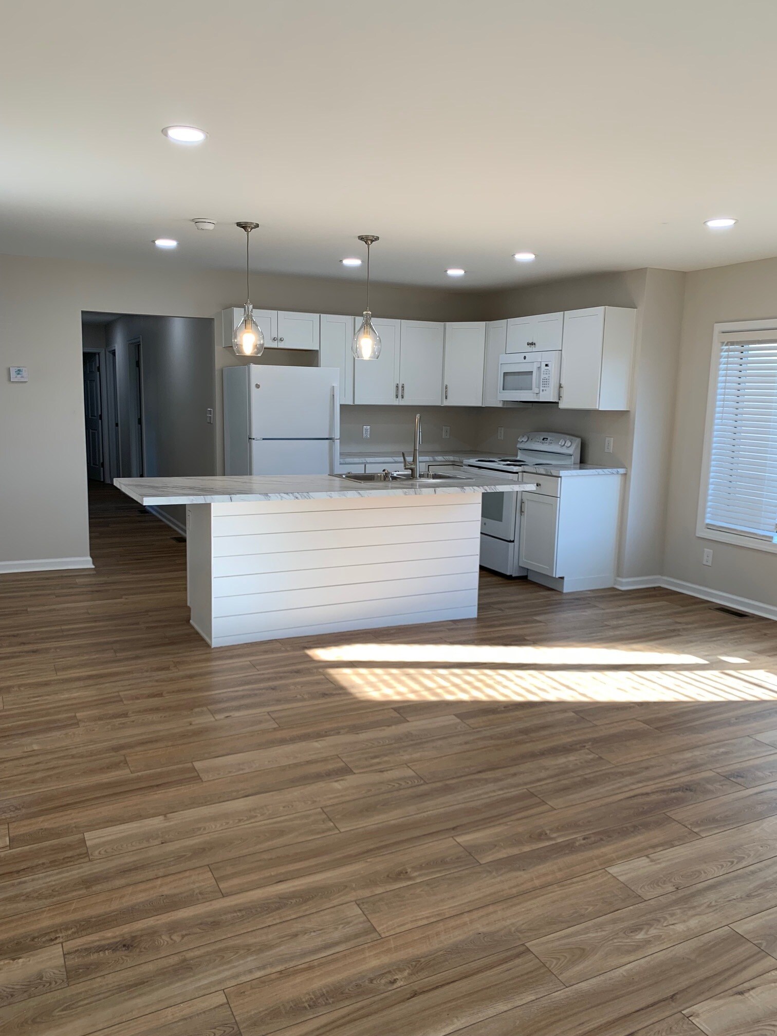 Building Photo - 324 Russell Ave