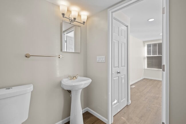 Building Photo - 823 Deerfield Rd