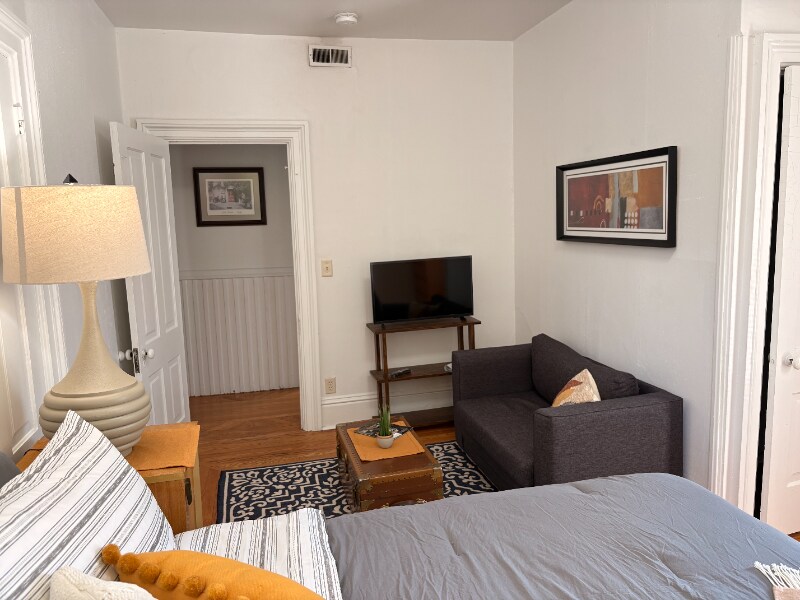 Building Photo - 724.5 Chapin St