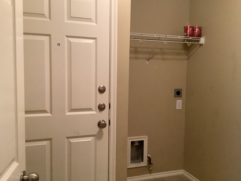 Building Photo - 5018 Beechknoll Ln