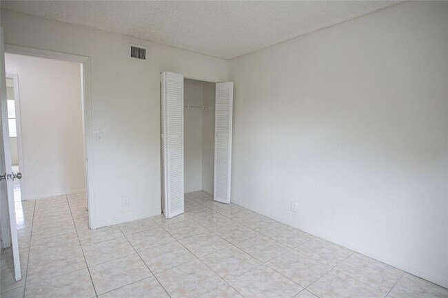 Building Photo - 4295 NW 114th Terrace