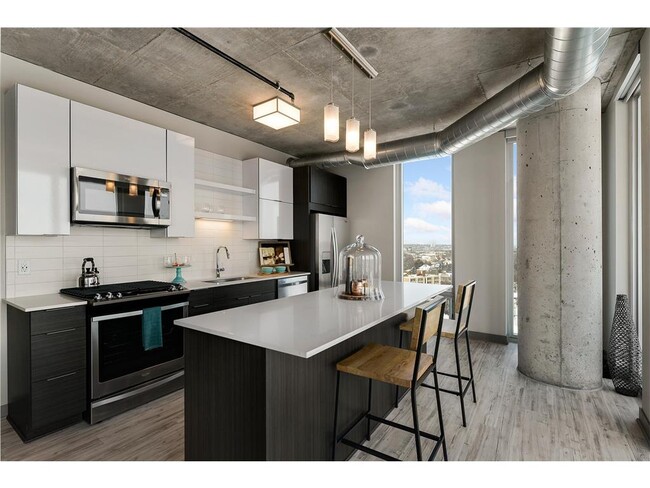 Building Photo - 315 1st Ave NE