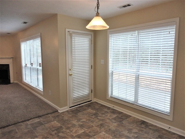 Building Photo - 5035 Wesleyan Dr