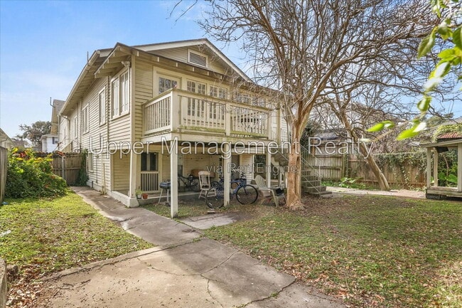 Building Photo - 5829 Clara St