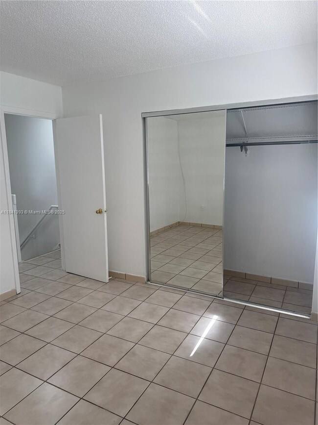 Building Photo - 1395 W 41st St