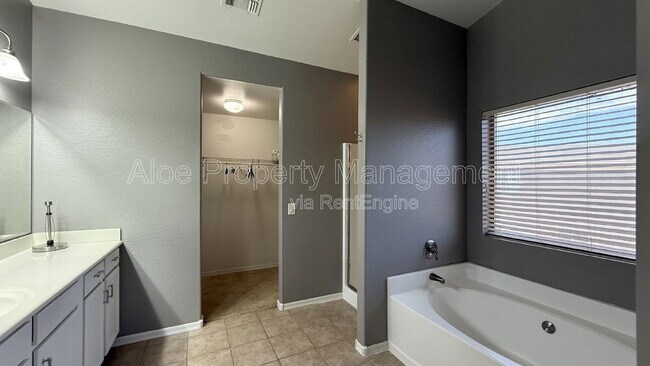 Building Photo - 3552 N Excalibur Pl