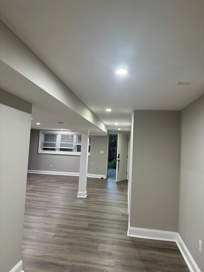 Building Photo - 1253 Cresthaven Dr