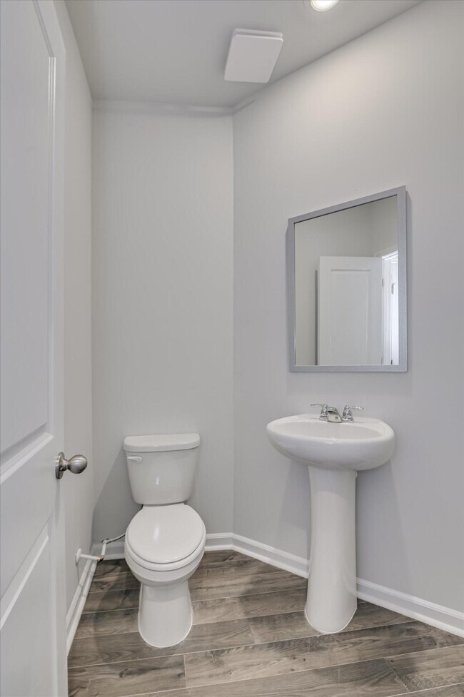 Building Photo - 811 Grovebury Ct
