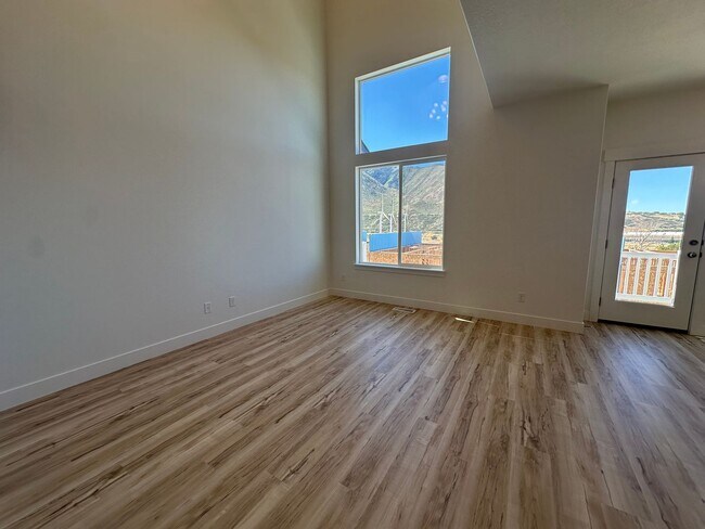 Building Photo - 5280 Acacia Dr
