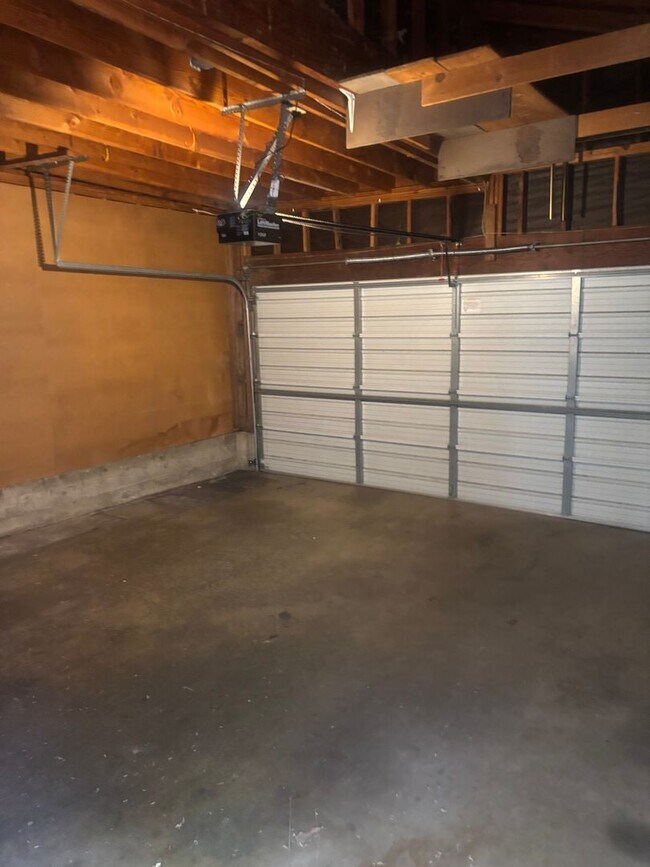 Building Photo - 2 Bedroom, 1.5 Bathroom Condo in El Cajon