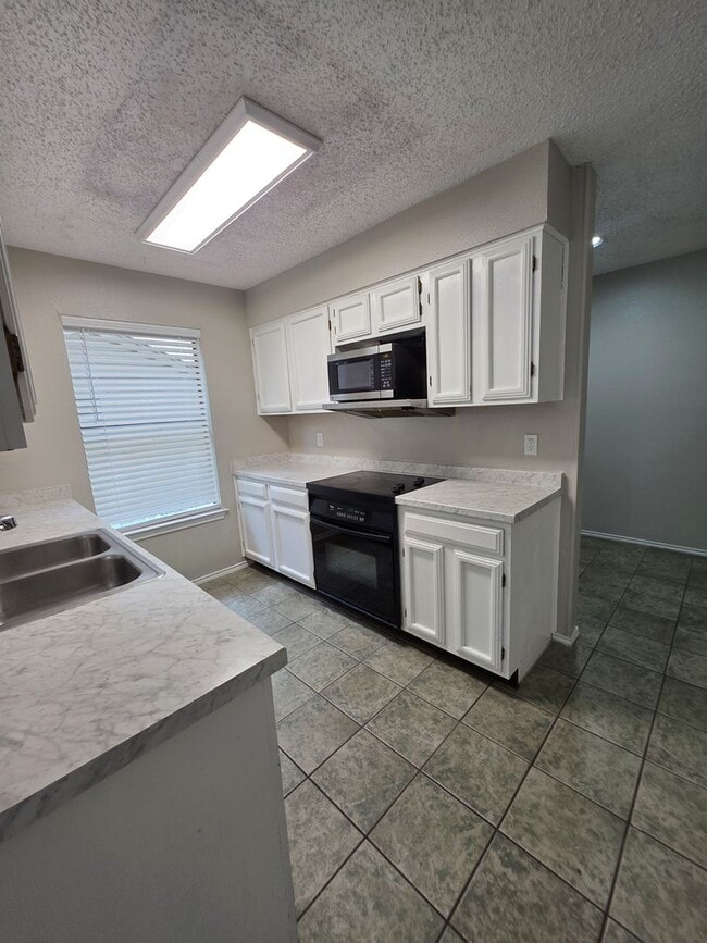 Building Photo - Hidden Creek Townhouse