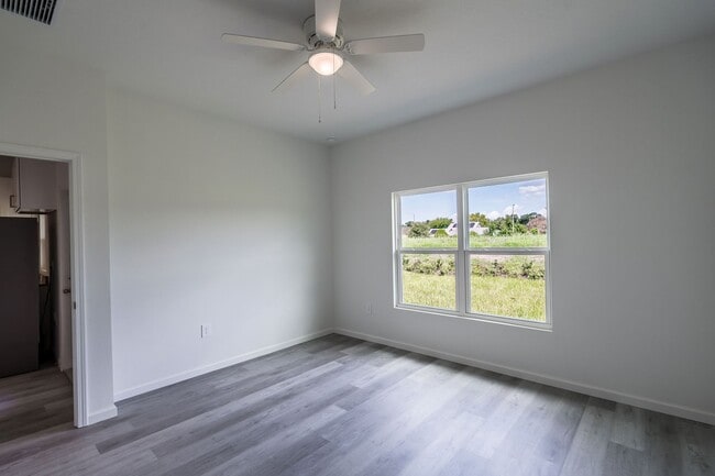 Building Photo - 5365 Vista Lago Dr