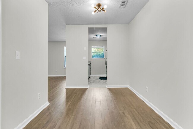 Building Photo - 216 Parlor Dr