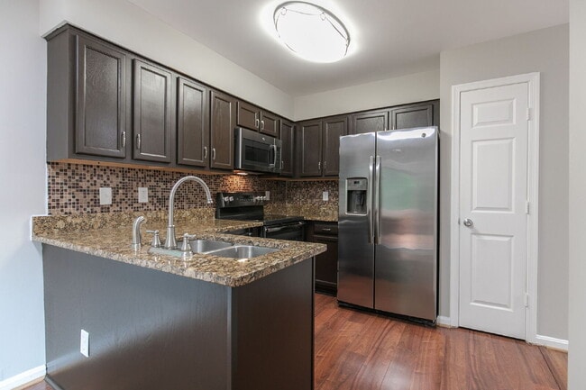 Building Photo - 1043 Downing Ct