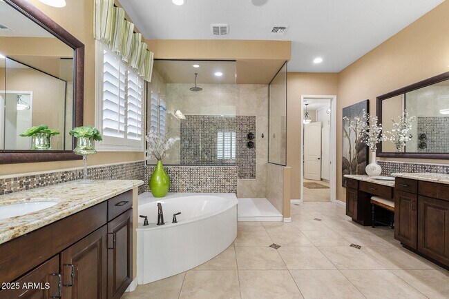 Building Photo - 3615 E Cassia Ln