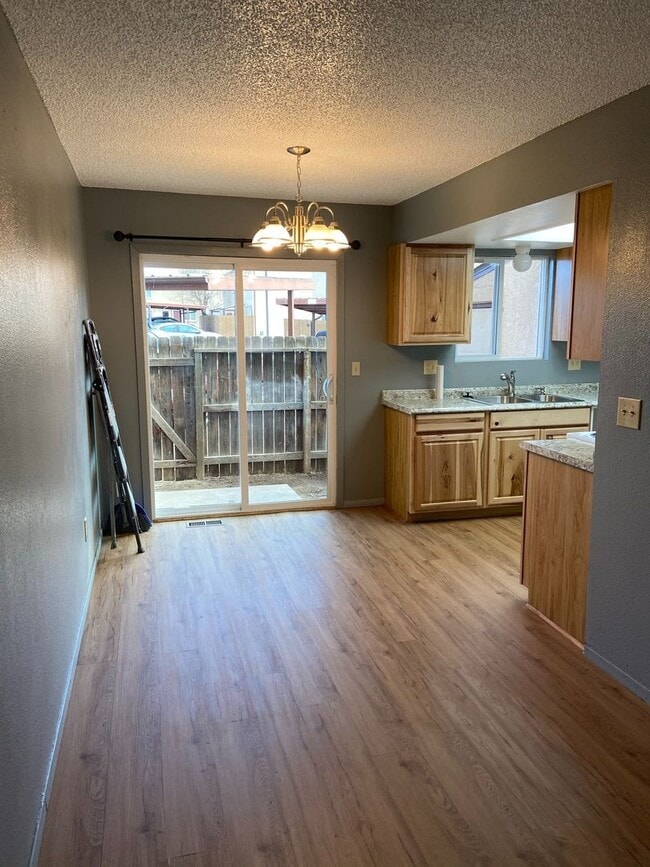 Building Photo - Stunning 2 Bed/2 Bath Townhome near Ft Carson!