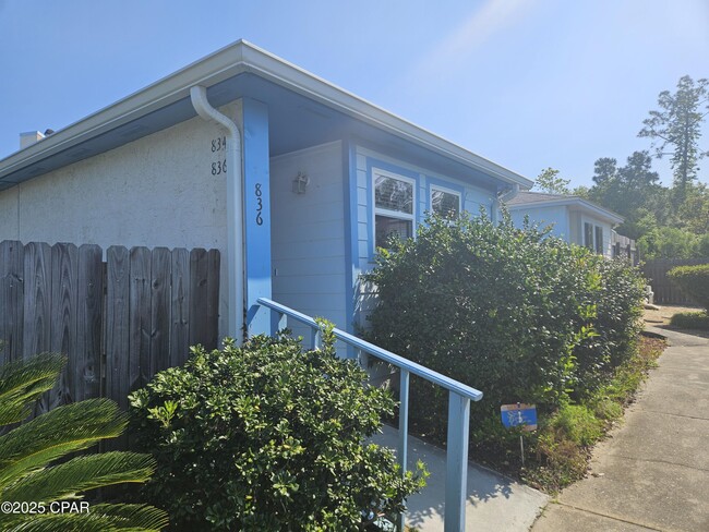 Building Photo - 836 Premier Dr