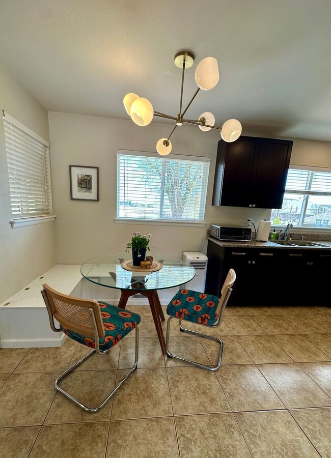 Building Photo - Charming Updated Ranch-Style Home