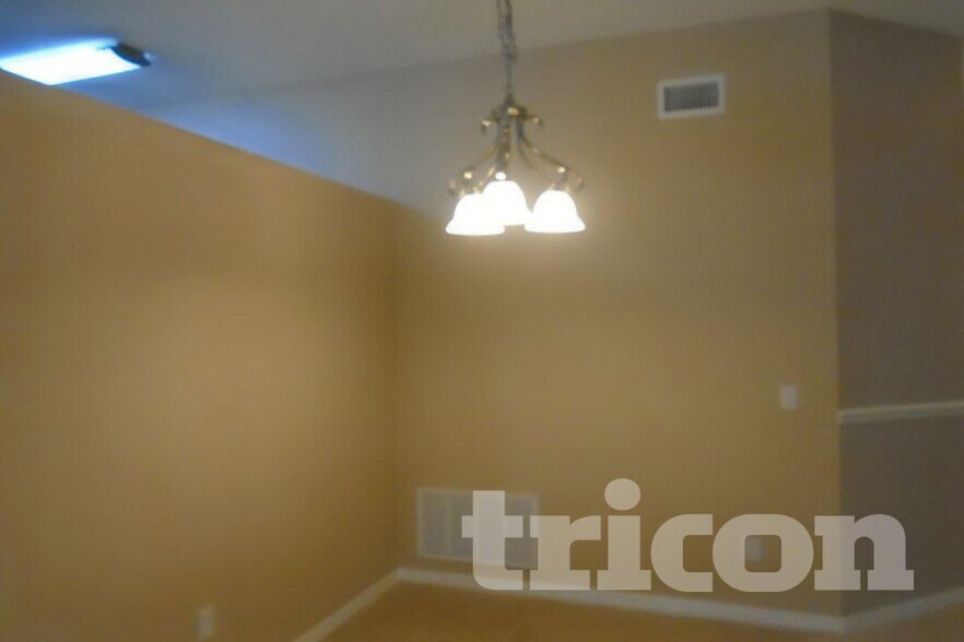 Building Photo - 5544 Elizabeth Rose Square