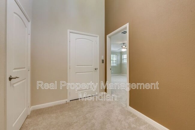 Building Photo - 625 Turtledove Ln