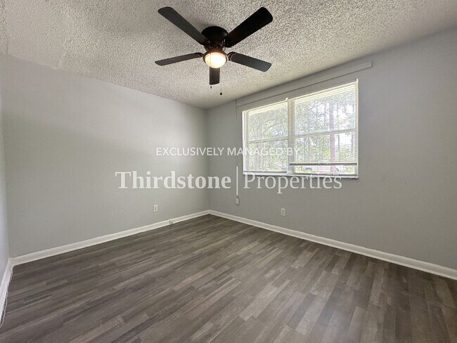 Building Photo - 1160 Comanche St