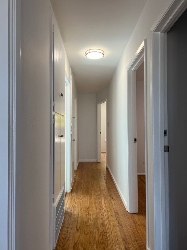 Building Photo - Daly City Home 4Bed 3 Ba