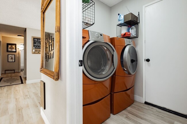 Building Photo - Fully Furnished single story home in Las Vegas with STYLE!