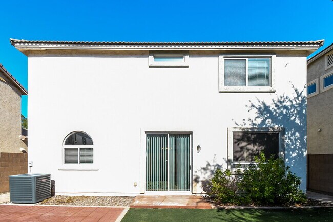 Building Photo - 4055 E Vest Ave