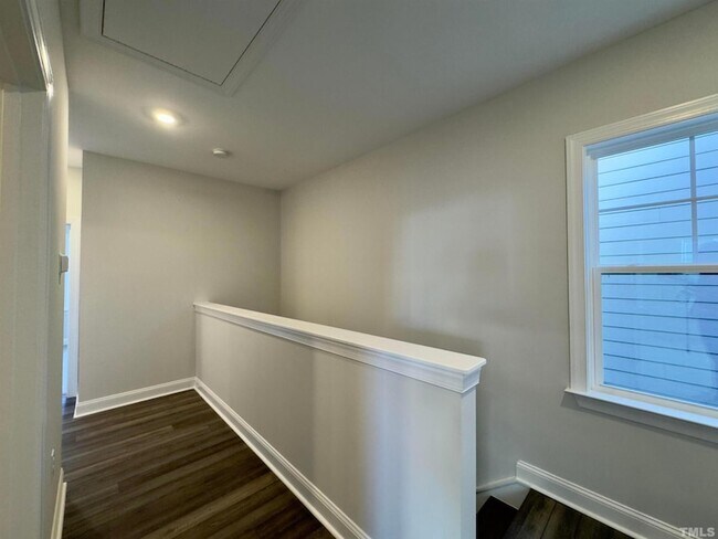 Building Photo - 321 Natsam Wds Wy