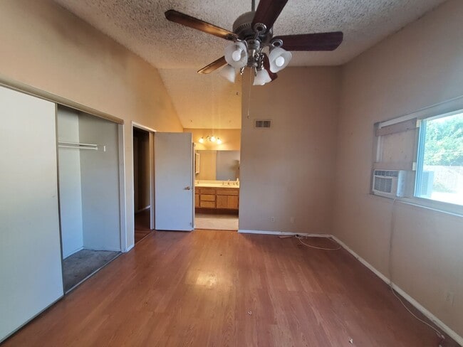 Building Photo - Single Family and Single Story Beautiful H...
