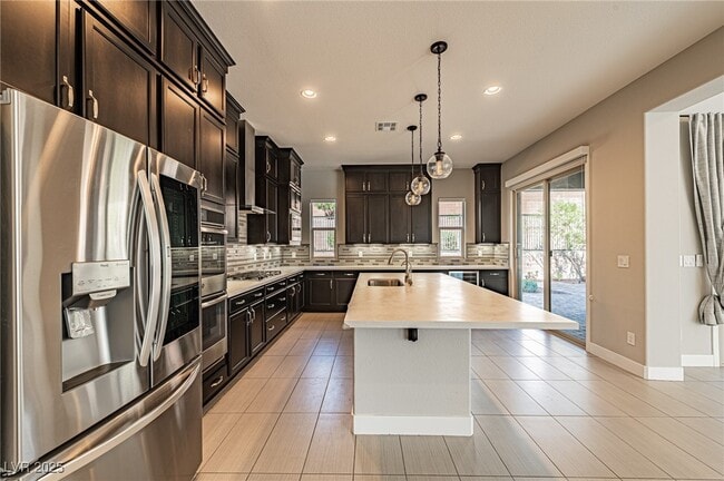 Building Photo - 6465 Farness St