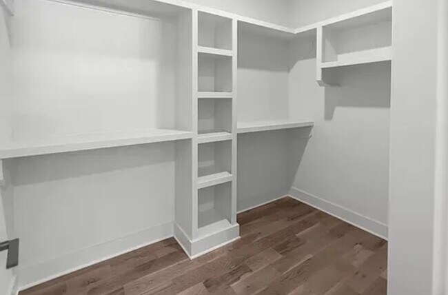 Building Photo - 2323 Carter Ave