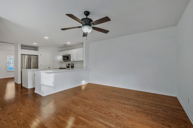 Building Photo - Updated Hermitage townhome, 2BR 2.5 bath, gym, pool, sidewalks, garage, fenced yard, available now!