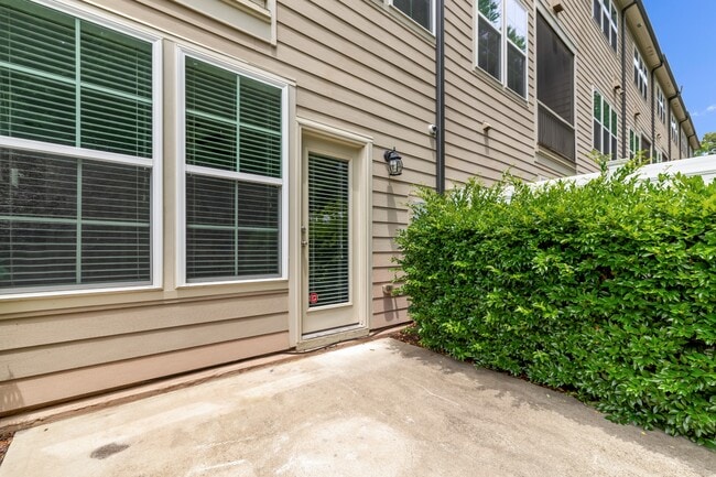 Building Photo - 3102 Rushworth Dr